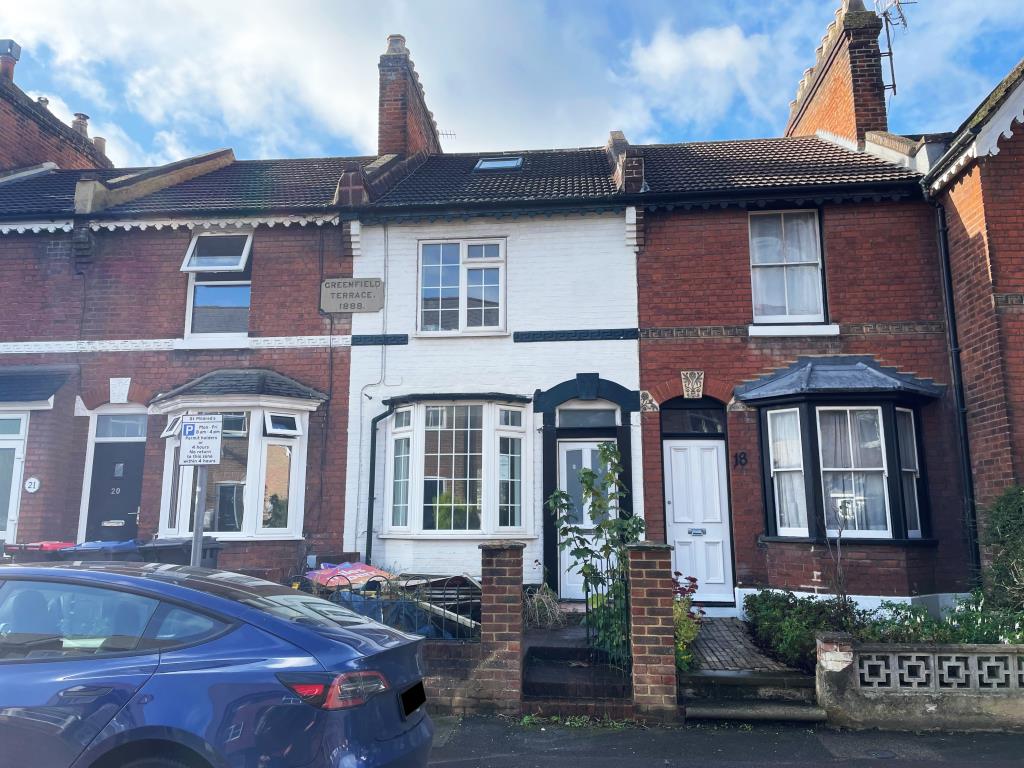 Lot: 7 - MID-TERRACE PROPERTY FOR IMPROVEMENT - Mid-terrace property